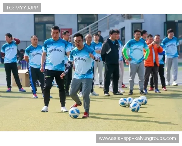 中国足球青少年教练员培养计划实践案例，青少年足球教练员应该具备哪些基本素质