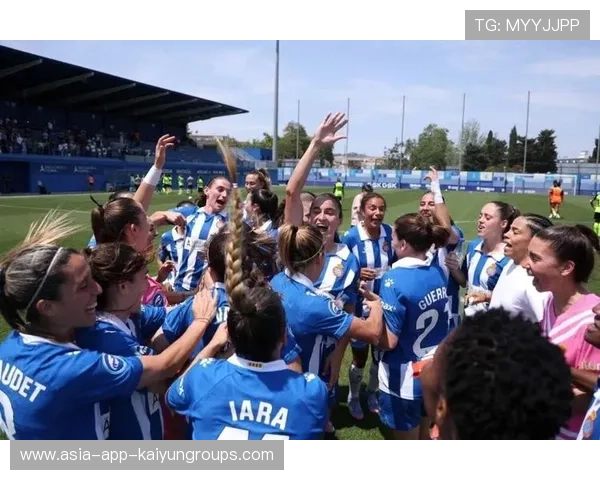俱乐部成立女性球迷委员会 倾听多样化意见，组建女子足球队的英文
