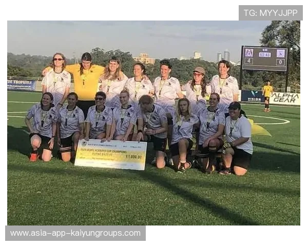 俱乐部成立女性球迷委员会 倾听多样化意见，组建女子足球队的英文