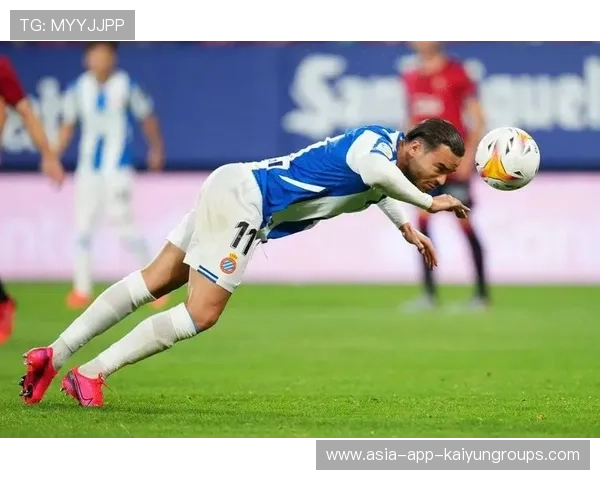 重庆铜梁龙迪马塔回撤拿球，斜长传直接找边路